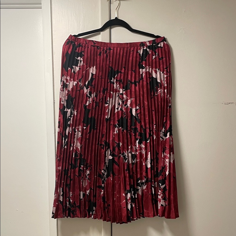 NWT BANANA REPUBLIC Elegant Floral Pleated Skirt - Red and Black 12